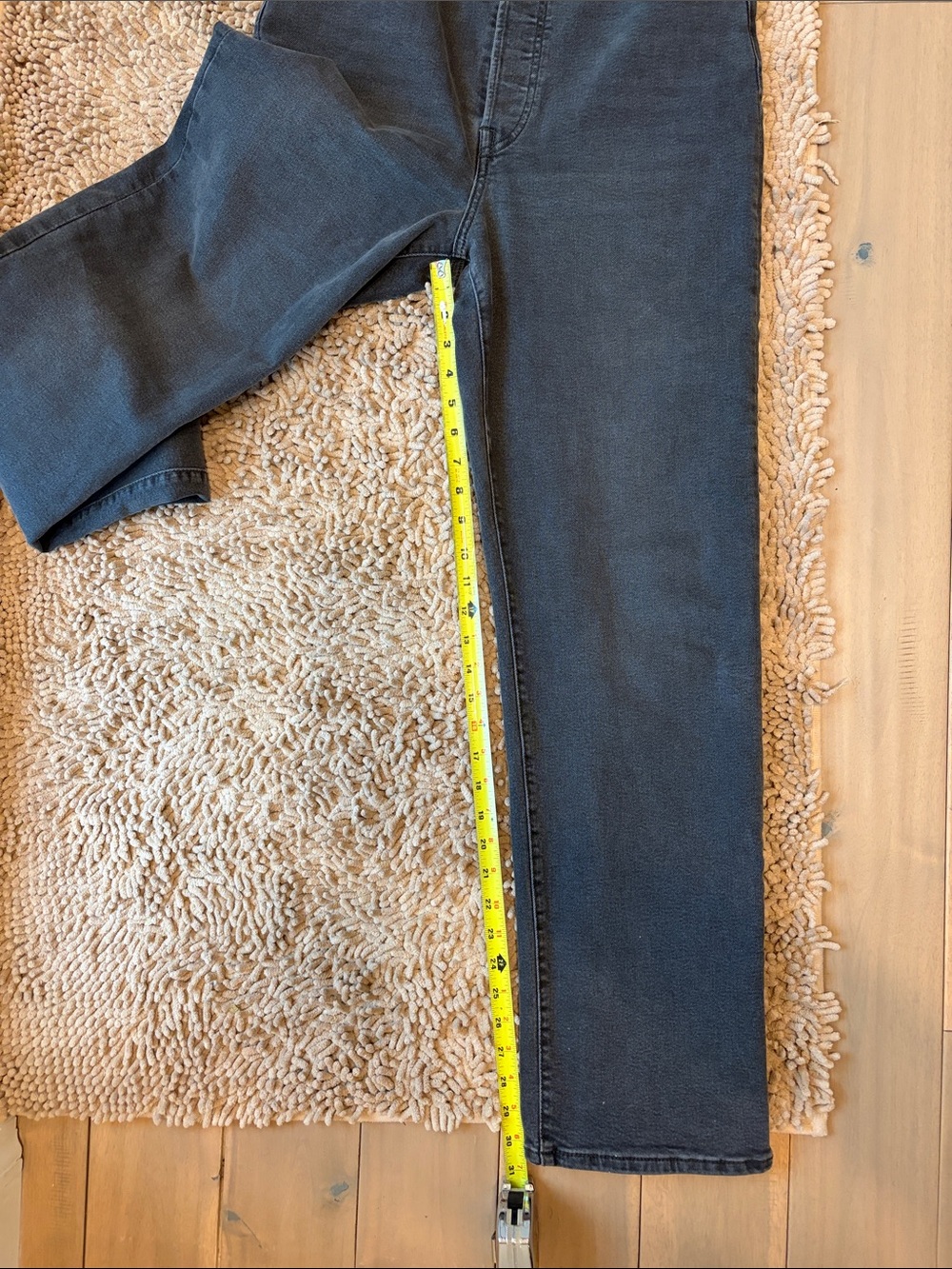 Levi’s Ribcage Button-Fly Jeans - Picture 9 of 10